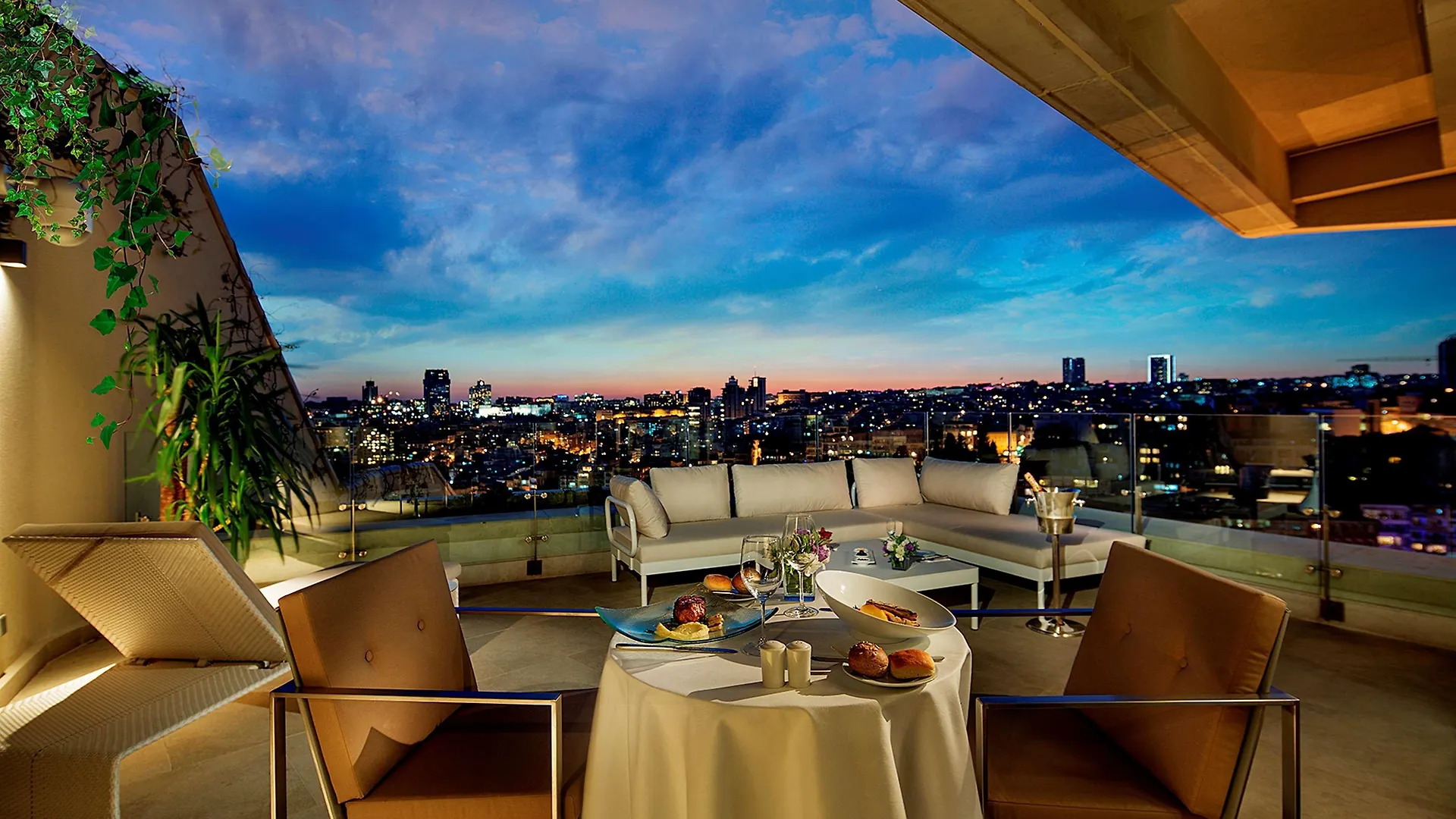 Conrad Istanbul Bosphorus Otel
